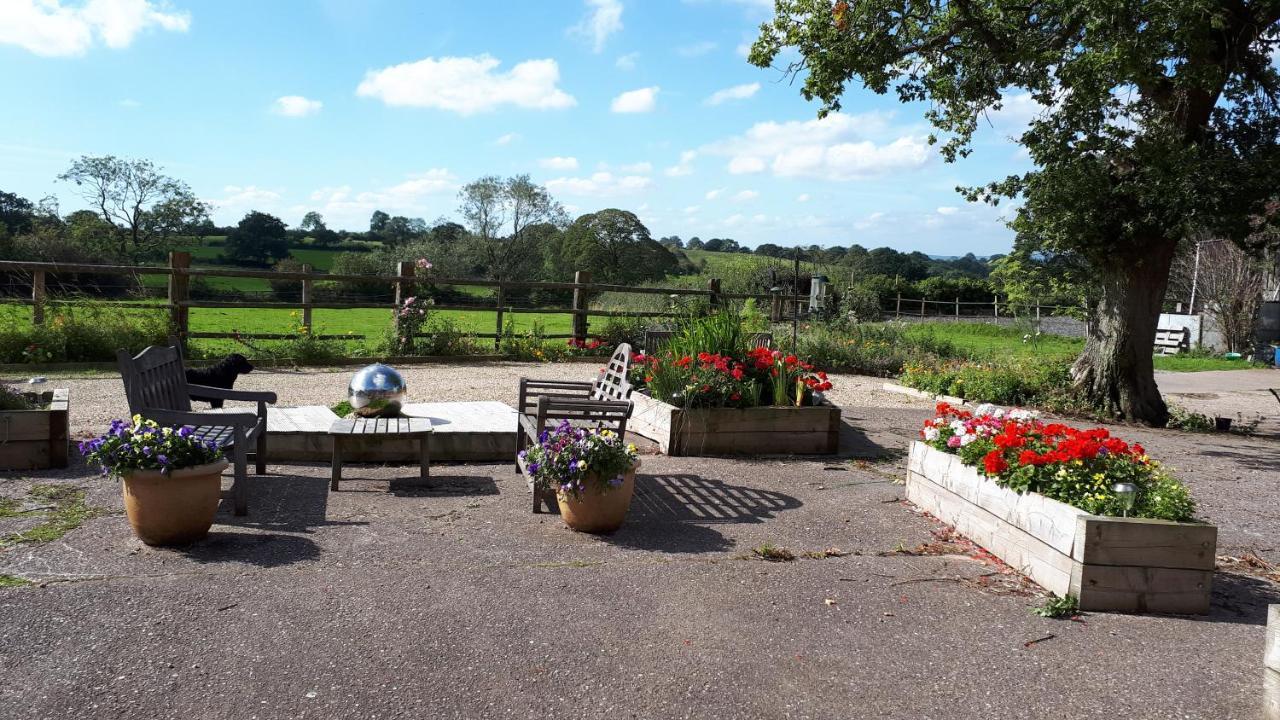 Highfields Farm B&B Stone  Exteriér fotografie